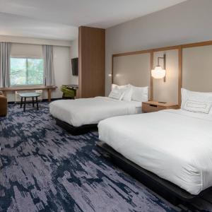 Queen Suite with Two Queen Beds, Bathtub and Sofa Bed - Mobility Access/Hearing Accessible