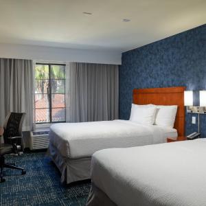 Queen Room with Two Queen Beds and Bathtub - Mobility Access/Hearing Accessible