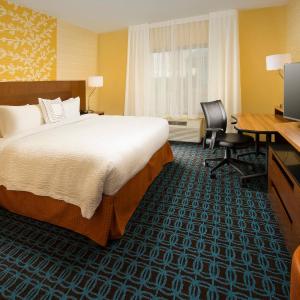 King Room with Roll-In Shower - Mobility Access/Hearing Accessible
