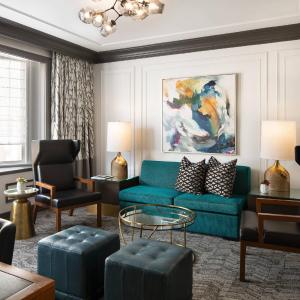 Deluxe King Suite with Bay Window and Sofa Bed