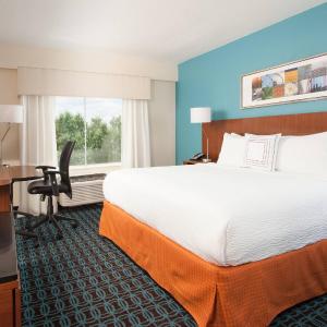 King Room with Bathtub - Mobility Access/Hearing Accessible