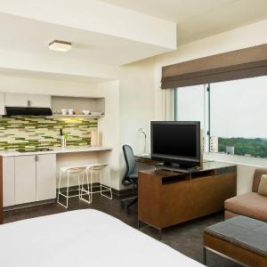Studio King Suite with Full Kitchen - Mobility/Hearing Accessible with Roll-In Shower