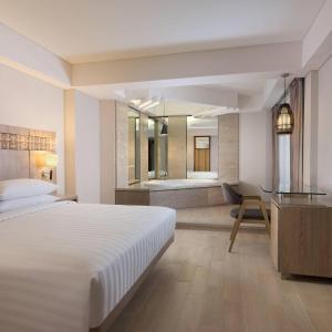 One Bedroom Junior Suite with King Bed and Pool view with Free Shuttle Service to Double-Six Beach 