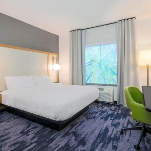 King Room with Roll-In Shower - Mobility Access/Hearing Accessible