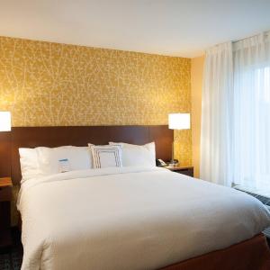 One-Bedroom King Suite with Sofa Bed - Hearing Accessible