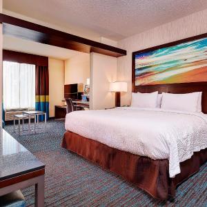 Studio with King Bed and Sofa Bed - Hearing Accessible