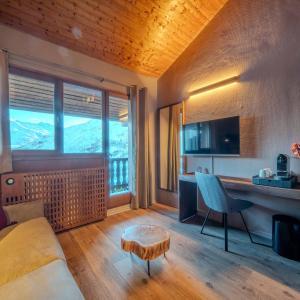 Junior Suite with Mountain View