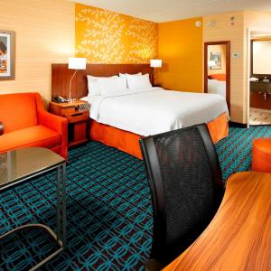 King Room with Roll-In Shower - Mobility Accessible