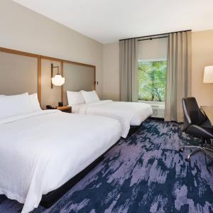 Queen Room with Two Queen Beds and Bathtub - Mobility Access