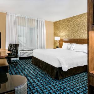 King Room with Roll-In Shower and Transfer Shower - Mobility Access/Hearing Accessible