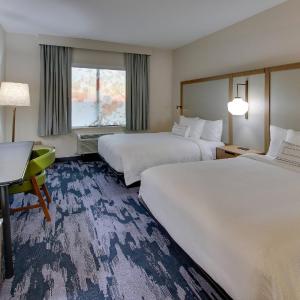 Queen Room with Two Queen Beds and Adapted Tub - Mobility Accessible