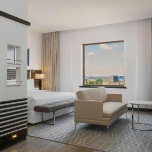 Deluxe King, Larger Guest room, 1 King