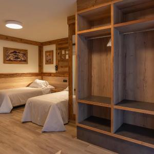 Two-Bedroom Deluxe Apartment with Balcony