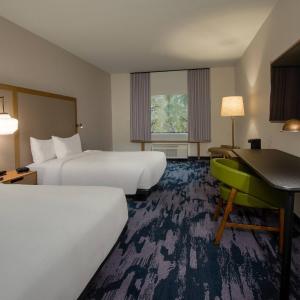 Queen Room with Two Queen Beds and Roll-In Shower - Mobility Access