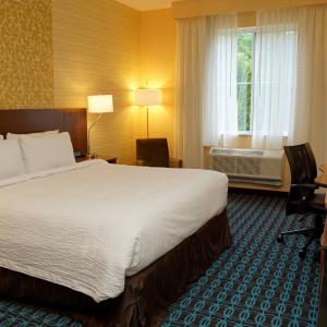 King Room with Roll-In Shower - Mobility Access/Hearing Accessible