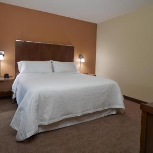 1 Bedroom Suite, 1 King, Sofa bed, Whirlpool