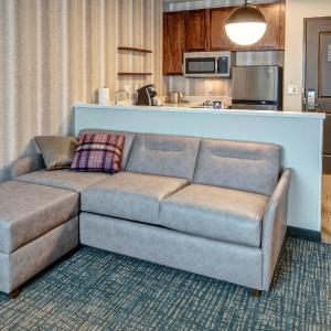 King Studio with Sofa Bed and Transfer Shower - Mobility and Hearing Accessible