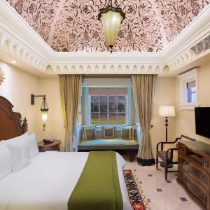 Deluxe Suite with Terrace