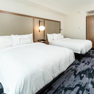Queen Room with Two Queen Beds - Hearing Accessible