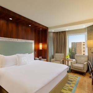 Executive club exclusive, Club level, Guest room, King, Cocktail hours with One on One beverage offer,20% off on session of Spa ,20% Off on Laundry service