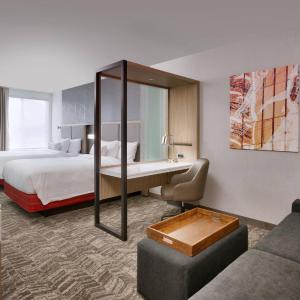 Queen Suite with Two Queen Beds, Bathtub and Trundle Sofa - Mobility Access