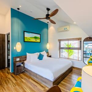 Queen Room with Pool View