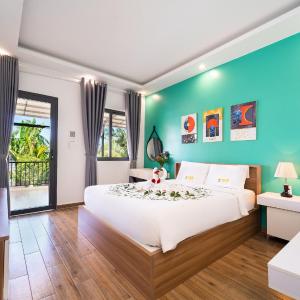 Deluxe Double Room with Pool View