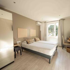 Double or Twin Room with Sea View