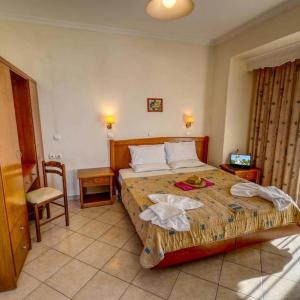 Double or Twin Room with Partial Sea View