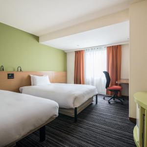 Deluxe Twin Room with Shower - Non-Smoking