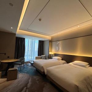 Deluxe Guest Room with Two Twin Beds