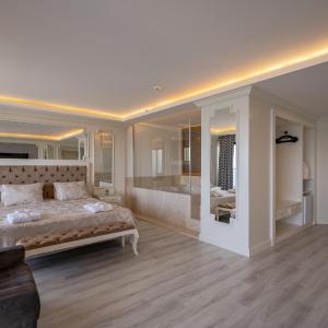 King Room with Balcony