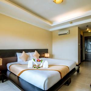 Deluxe Double or Twin Room with Balcony and Ocean View