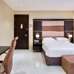 Deluxe King Suite