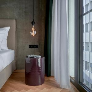 Superior Comfort, Guest room, 1 Queen, Courtyard view