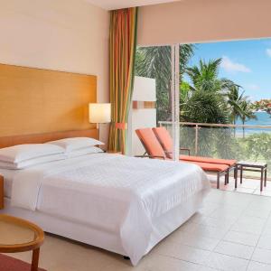 Oceanfront, Guest room, 1 King, Oceanfront