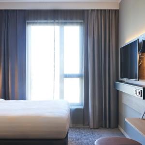 Moxy Queen Room