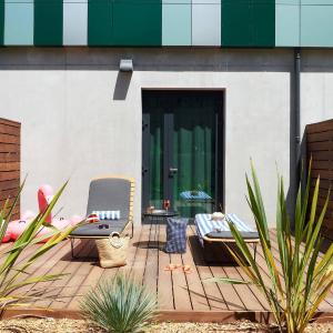 Moxy Queen Room with Pool Access and Terrace