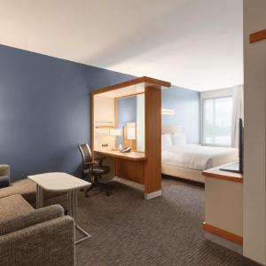 King Suite with Sofa Bed - Hearing Accessible