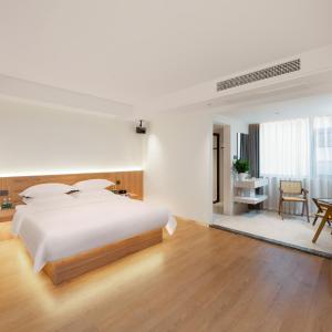 Movie Queen Room