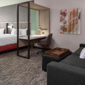 Queen Suite with Two Queen Beds, Transfer Shower, Roll-In Shower and Trundle Sofa - Mobility Access