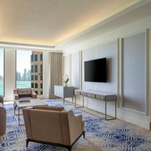 John Jacob Suite, 1 Bedroom Larger Suite, 1 King, Sea View, Corner room