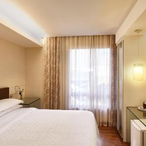 Comfort Queen Room