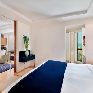 Club Suite King with Club Lounge Access
