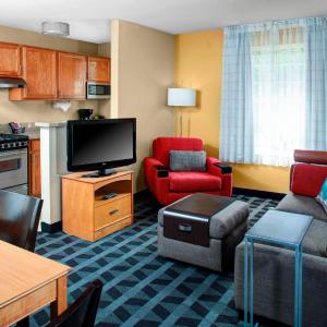 Two-Bedroom Corner Suite - Mobility and Hearing Accessible with Tub