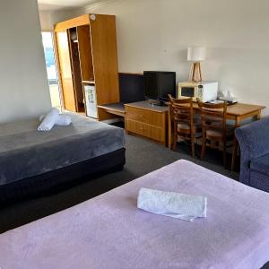 Executive Queen and single with Balcony (Upstairs)