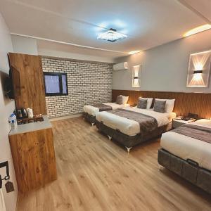 Deluxe Quadruple Room
