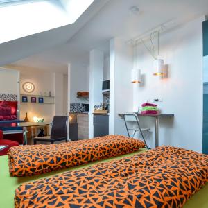 Deluxe One-Bedroom Apartment