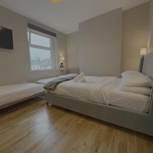 Quadruple Room with Shared Bathroom
