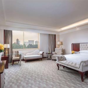 Deluxe King Room - Non-Smoking